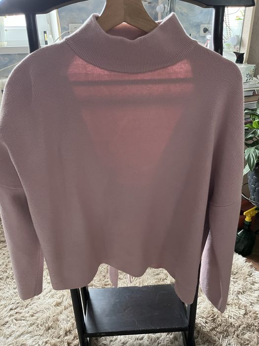 Светр з бантом на спині