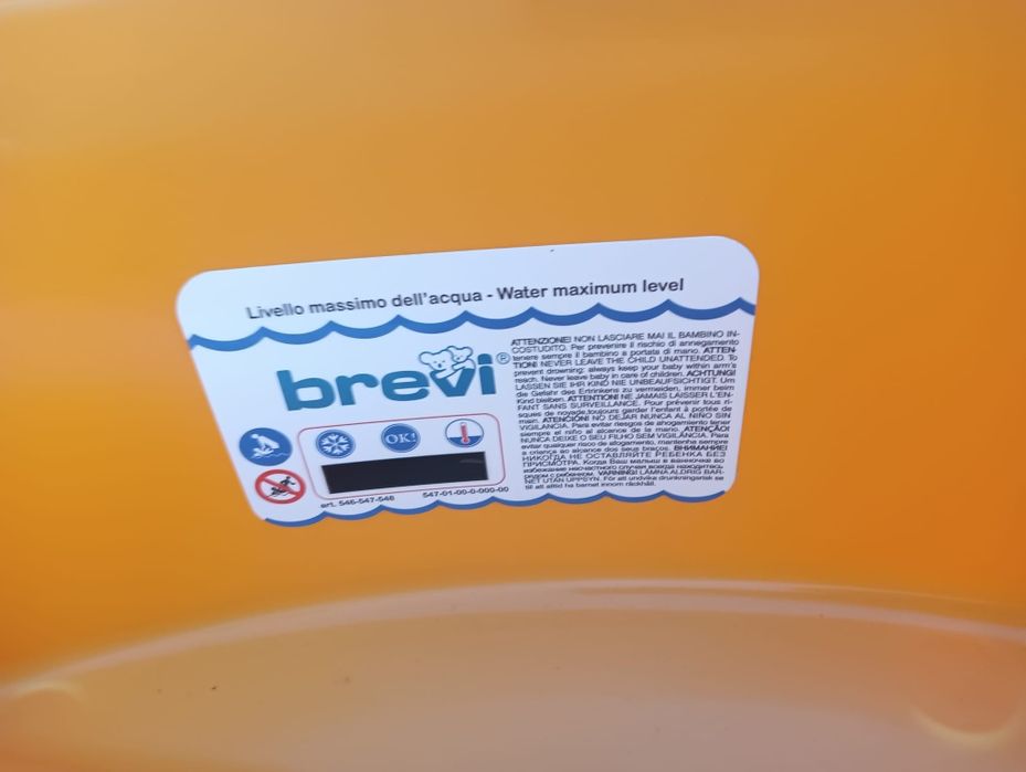 Banheira de bebé Brevi com tripé – em bom estado