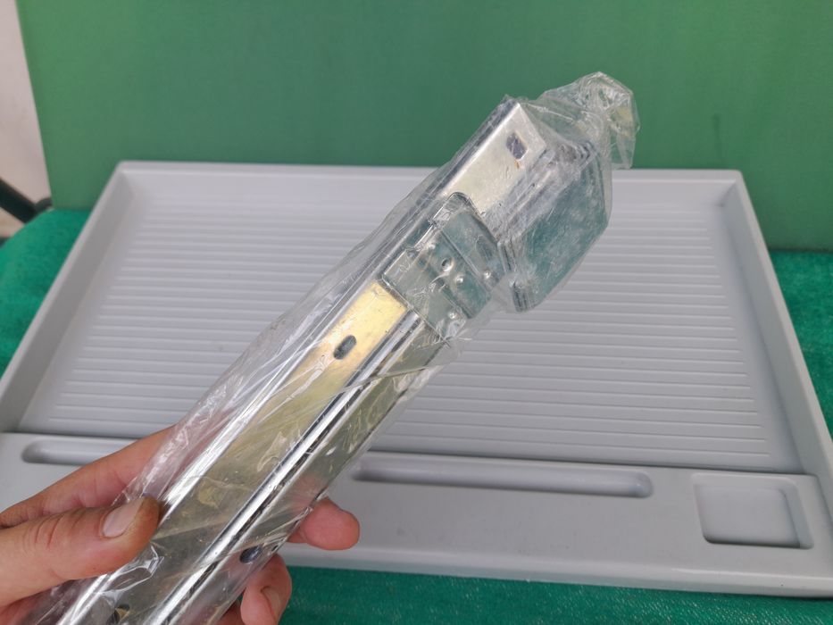 Висувна пратформа, шухляда для клавіатури