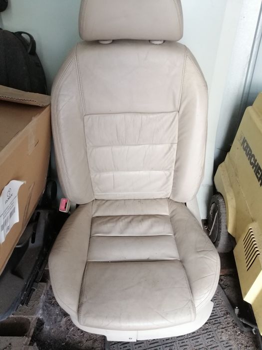 Fotel kierowcy Skoda Superb 1 jasna skóra