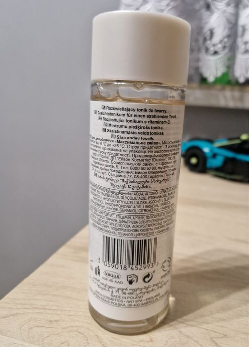 Rozświetlający tonik do twarzy z wit C - Avon