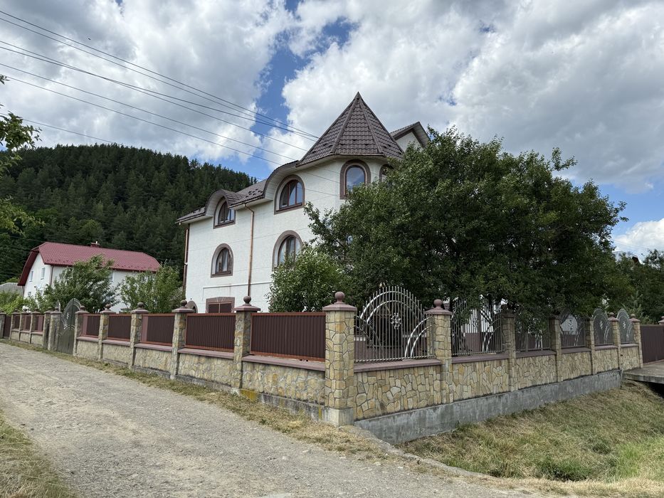 Продаж престижного будинку+ з готовим бізнесом Манява/ карпати-!