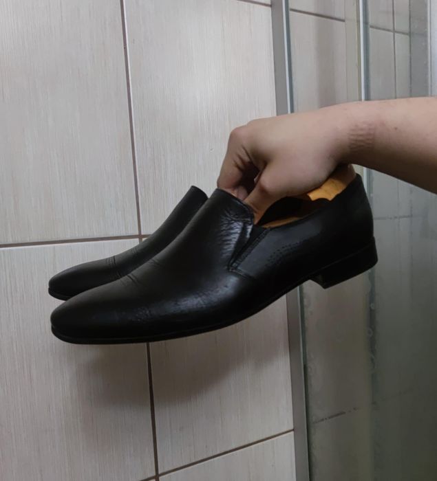 Męskie półbuty 41 Trio wsuwane o eleganckim, minimalistycznym fasonie,
