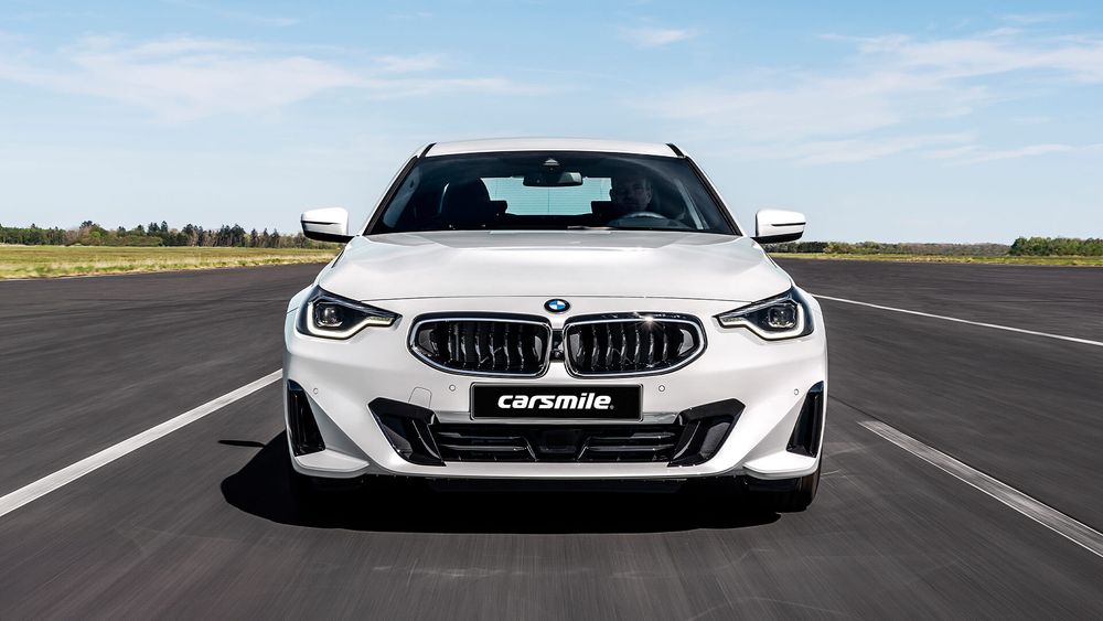 Białe BMW Seria 2 od przodu
