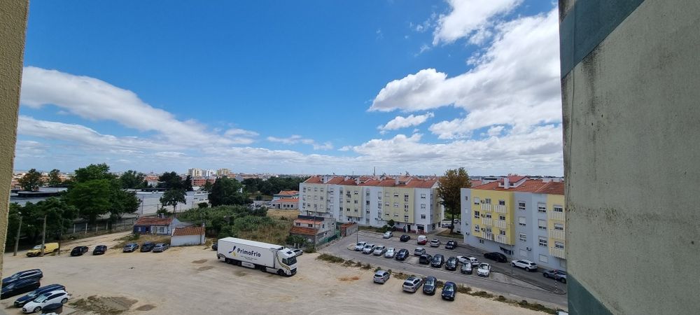 Vende-se  t2 remodelado Torre Marinha Arrentela