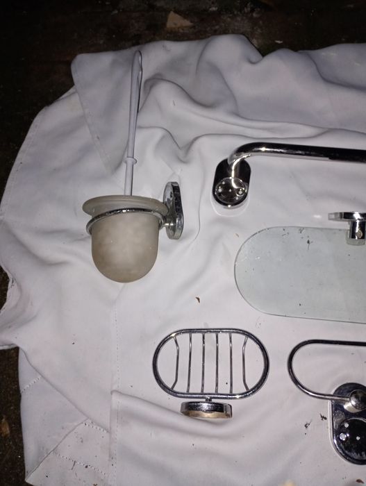 Sprzedam zestaw akcesoriów  do łazienki.