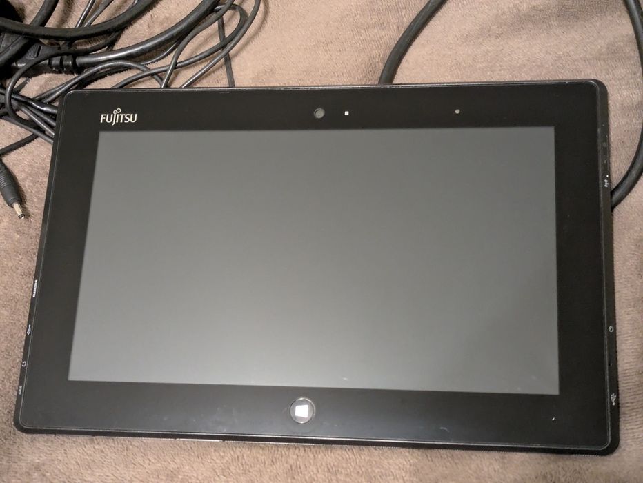 Tablet Fujitsu Stylistic Q572 + Stacja Dokująca + Zasilacz
Idea