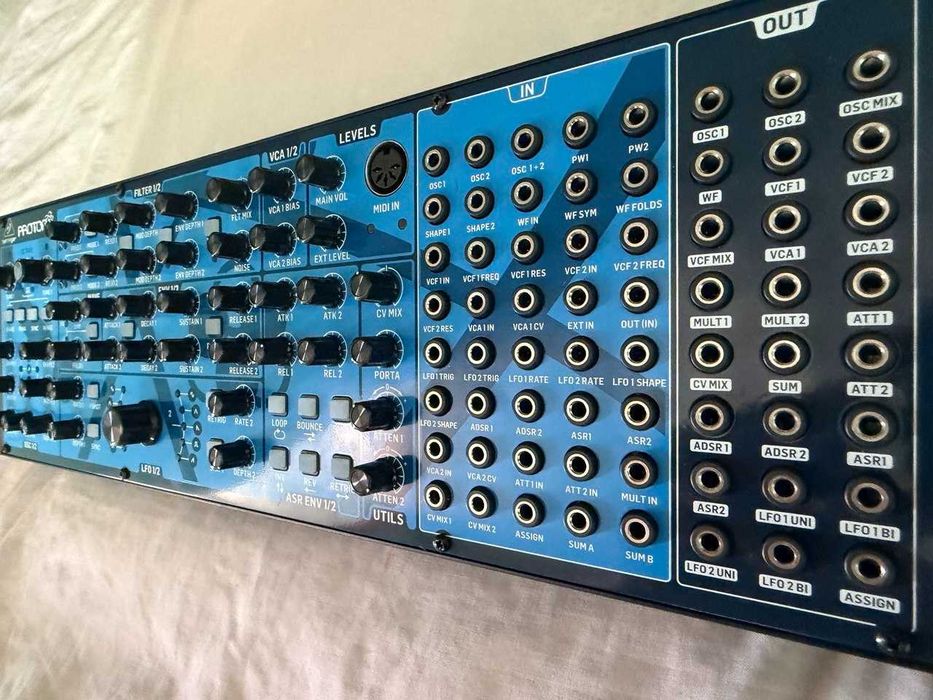 Синтезатор Behringer Proton