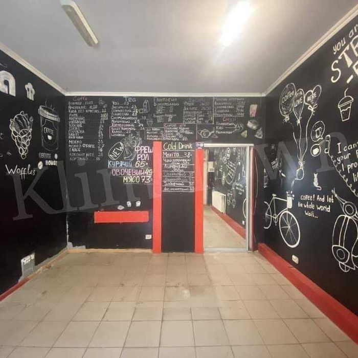 Продається фасадне приміщення в р-ні податкової