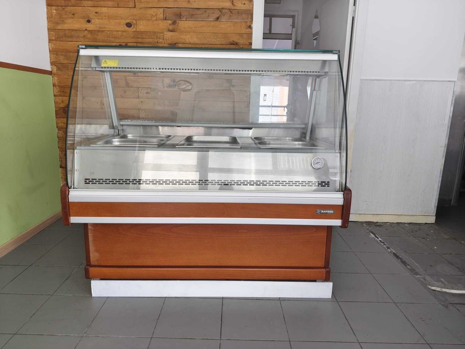 Vitrine com estufa