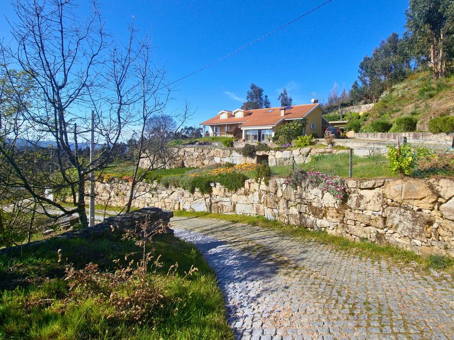 Moradia T4 | 3.000 m² de Terreno | Piscina | Vistas Panorâmicas