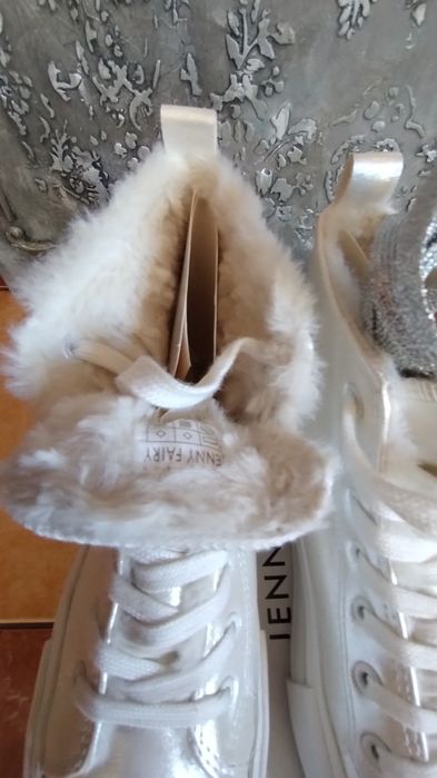 Botki ocieplane Biała perła nowe 37