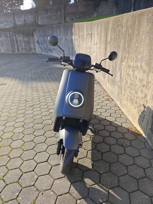 Mota Scooter Elétrica NiU N1S C/Nova