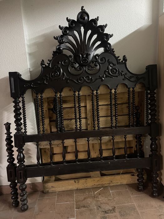 Cama de casal antiga de bilros