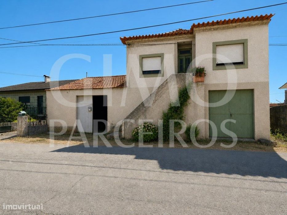 Moradia T4 para Remodelar em Oliveirinha + Terreno a poucos minutos...