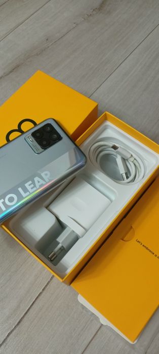 Realme 8 w bardzo dobrym stanie.