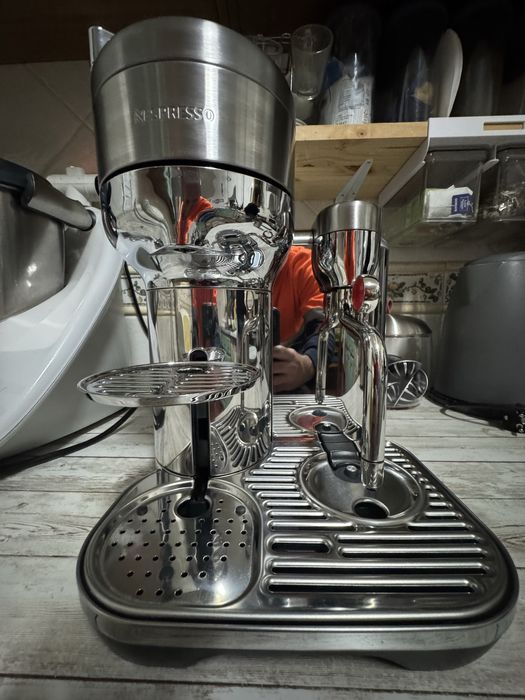 Máquina de Café Vertuo Creatista
