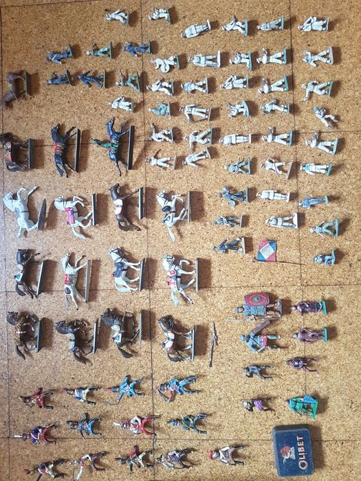 Bonecos antigos chumbo .