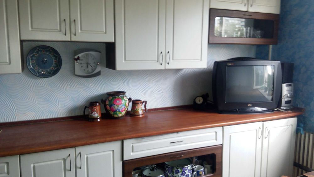 Сдам комнату на Тополе с ремонтом и балконом