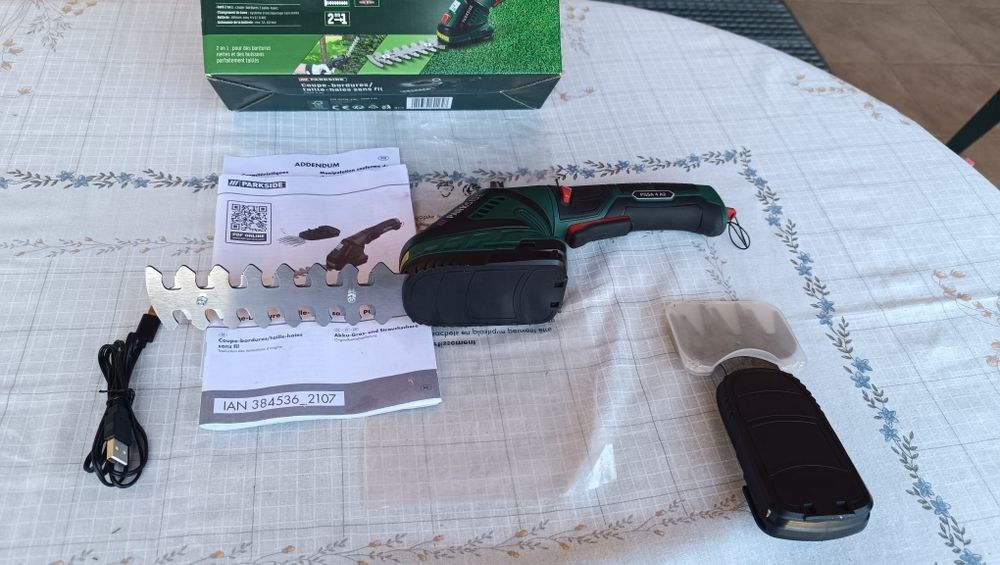 Tesoura corta sebes Parkside 4A2 nova