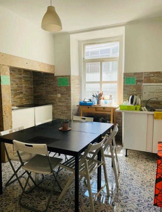 Quarto casal Av 5 Outubro sem caução entrada imediata