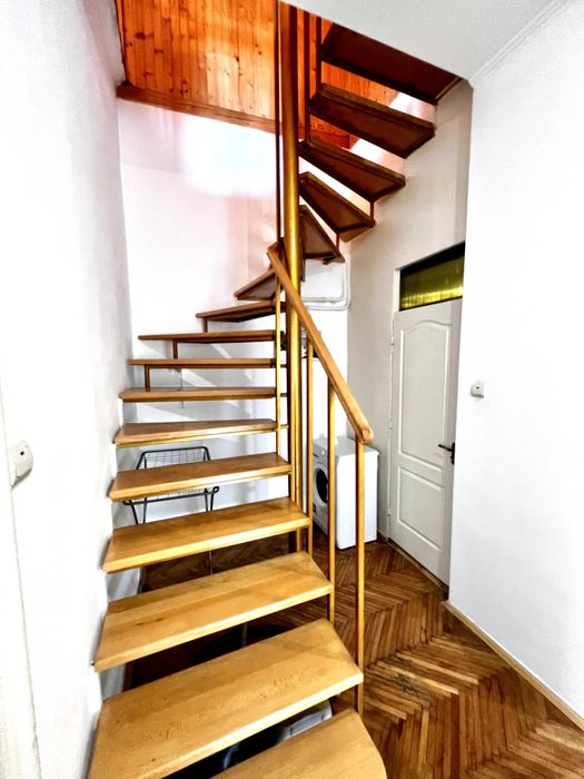 Напів-особняк в престижній центральній локації. Без тварин.