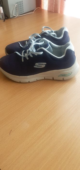 Кросівки Skechers 36 розміру. В гарному стані. Дуже зручні