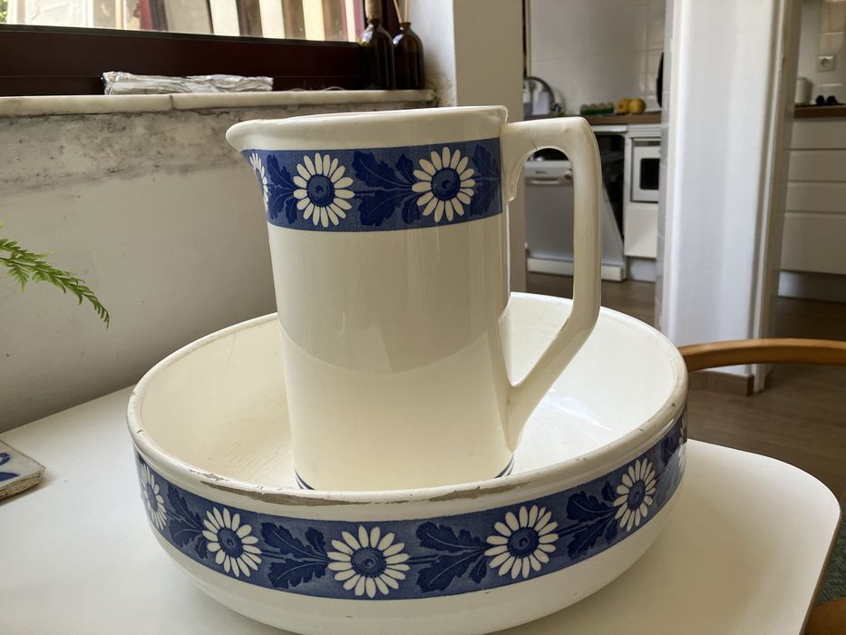 Bacia e jarro de lavatório vintage