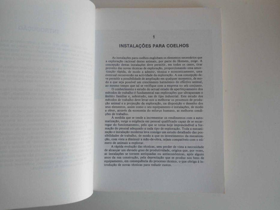 Rabbits—Housing and Management by J. M. Molinero Zapatero64739893809025123