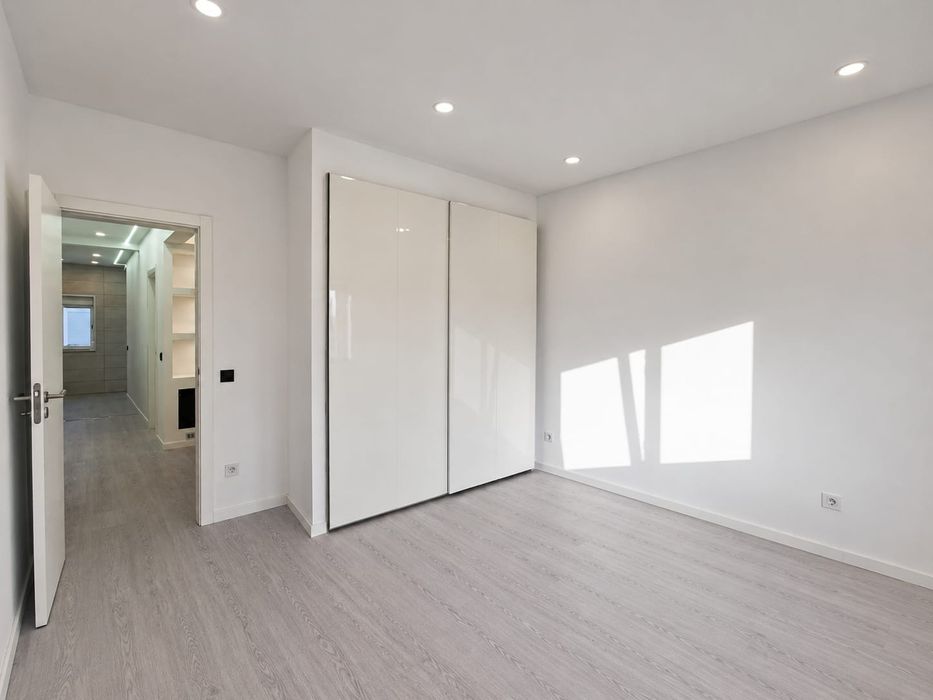 T1+1 com anexo, quintal e terraço, totalmente remodelado