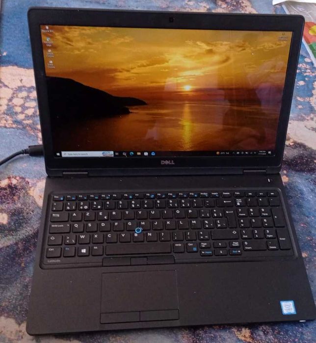 Dell Latitude 5580 15.6" Touchscreen Laptop (Intel i5, 8GB RAM, 128GB SSD, Windows 10)