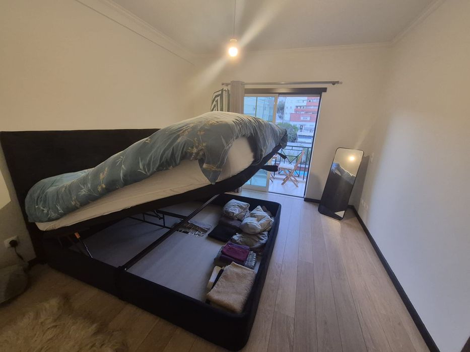 Cama de casal  como nova cabeceira estofada