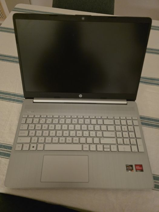 HP Laptop 15s-eq2xxx – Ryzen 7 5700U • 12GB RAM • SSD•Excelente estado