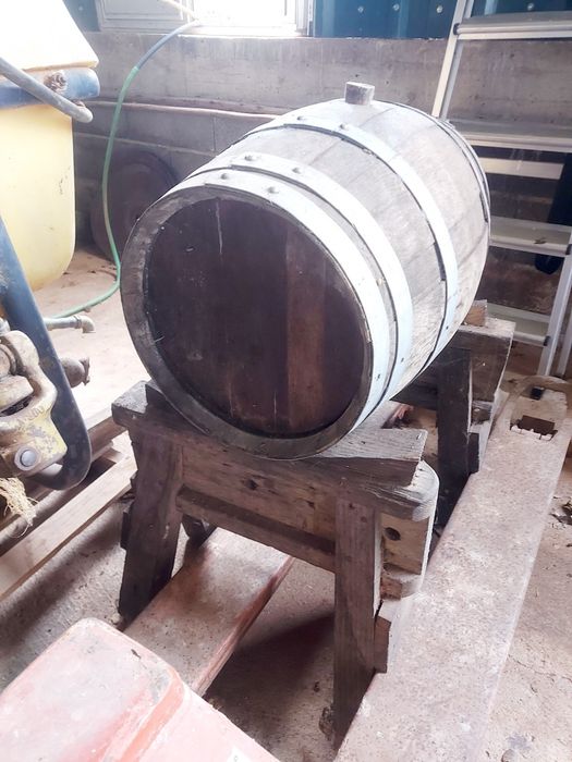 Pipa antiga com suporte