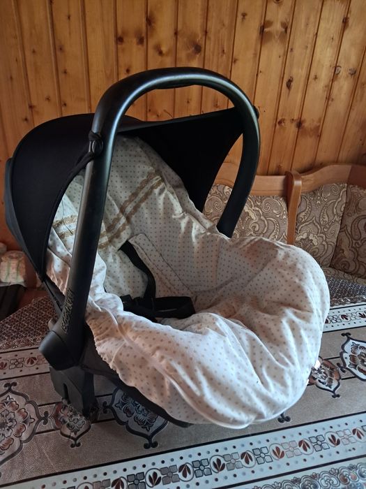 Автолюлька або для машини сіделко