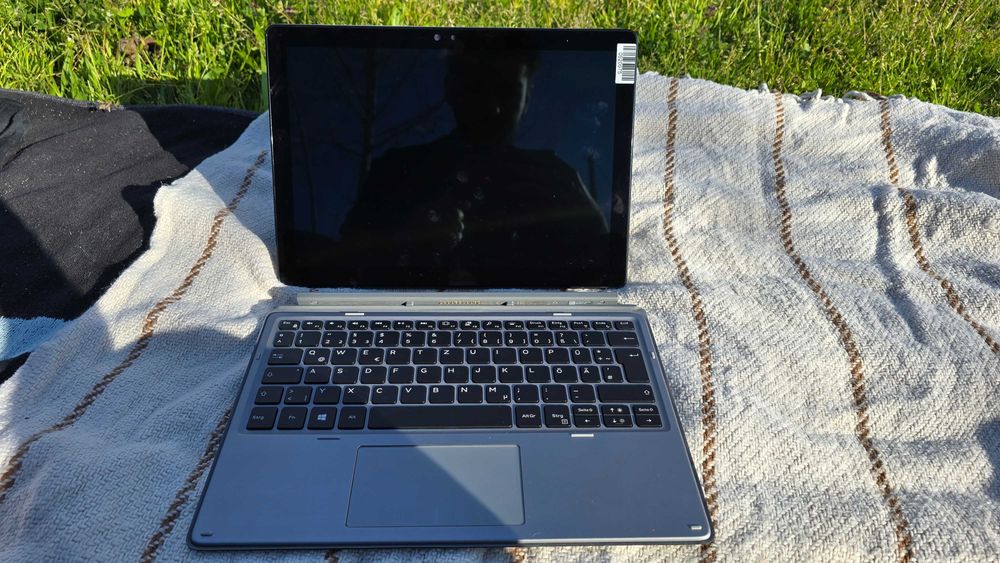 Dell Latitude 7210