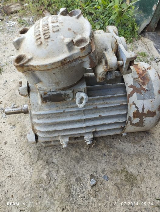 Електро двигун трех фазний