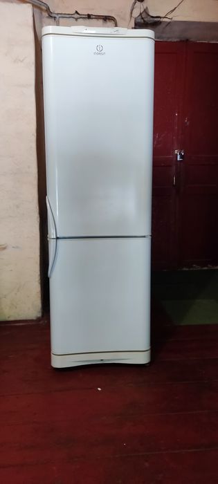 Холодильник Indesit