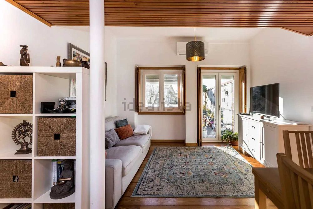 Apartamento com 2 quartos e 1 casa de banho