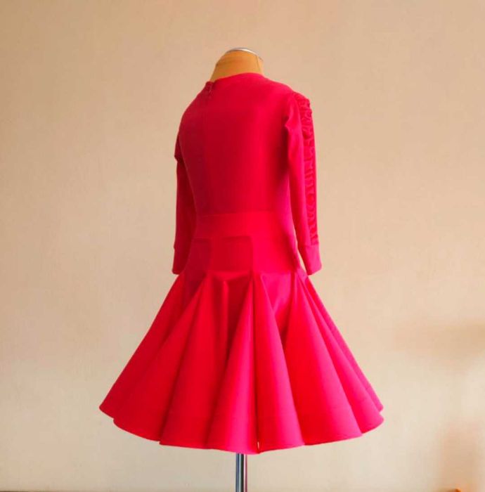 Рейтингова сукня, 2 спідниці