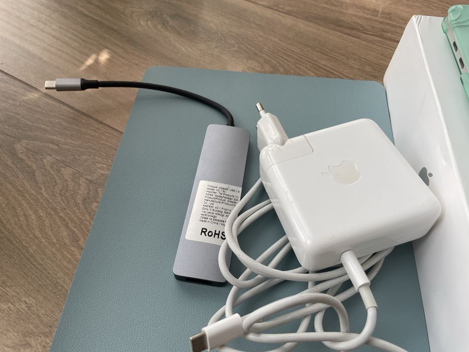 Macbook Pro 13  - 16Gb/512Gb - 2018r - 99 cykli -stan idealny