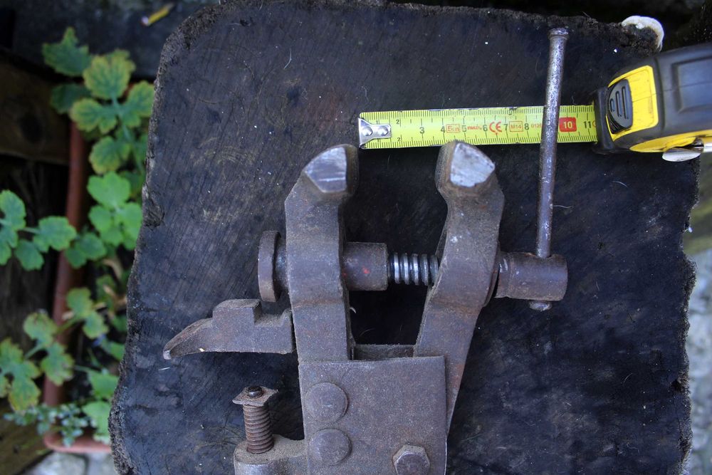 Torno de mesa antigo