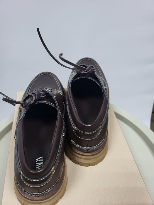 Стильні шкіряні туфлі Zara, оригінал, нові. Розмір 39.
Ціна 1500грн. Без торгу.