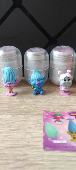 Киндер шар Чупа -чупс из серии тролли