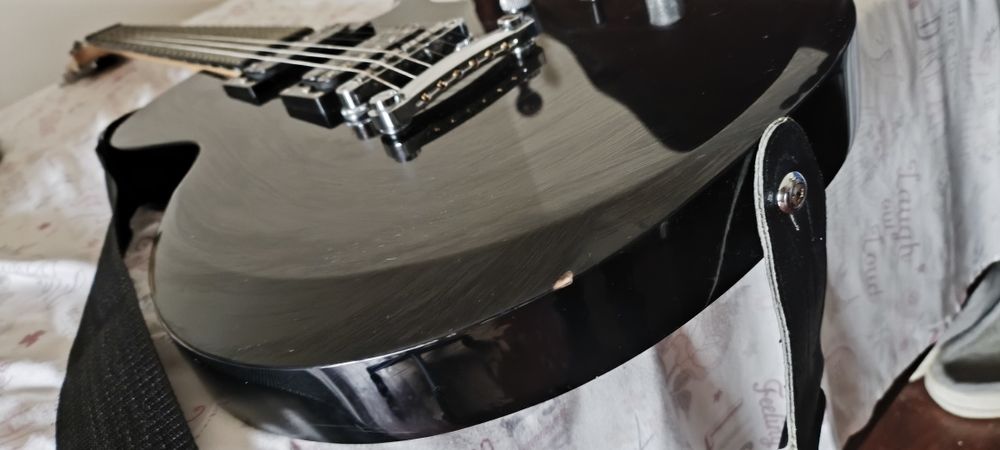 Guitarra Elétrica com Amplificador