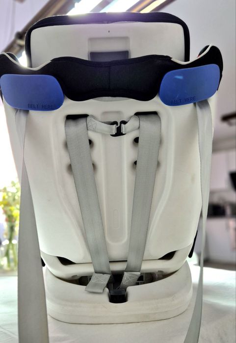 Автокрісло Carrello Dynamic з системою Isofix та поворотом на 360