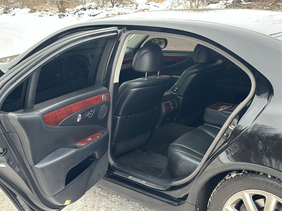 Lexus LS460L 2008 4.6 бензин