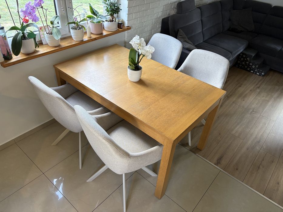 Stół Ikea Bjursta