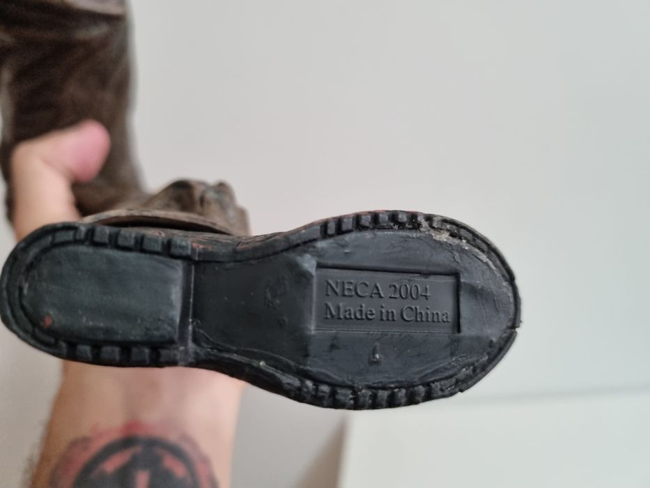 NECA Freddy Krueger com sons - 50cm