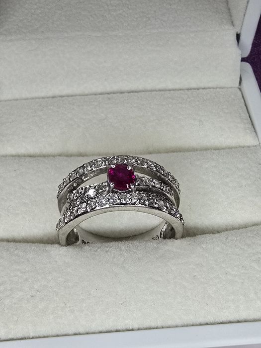 Кольцо с натуральными бриллиантами  и рубином,платина 900 ,золото